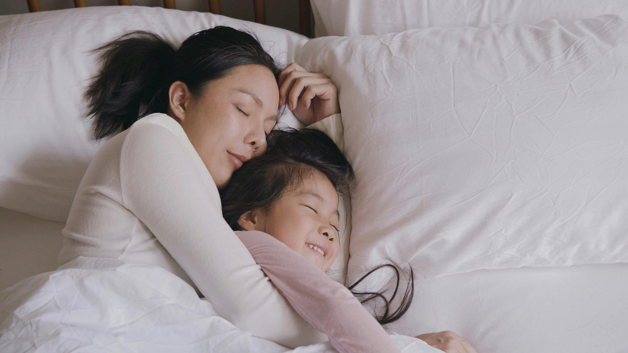 3 lầm tưởng về việc cho con ngủ cùng mẹ có thể gây ảnh hưởng sâu sắc đến tính cách của đứa trẻ- Ảnh 1. 3 lầm tưởng về việc cho con ngủ cùng mẹ có thể gây ảnh hưởng sâu sắc đến tính cách của đứa trẻ- Ảnh 1.