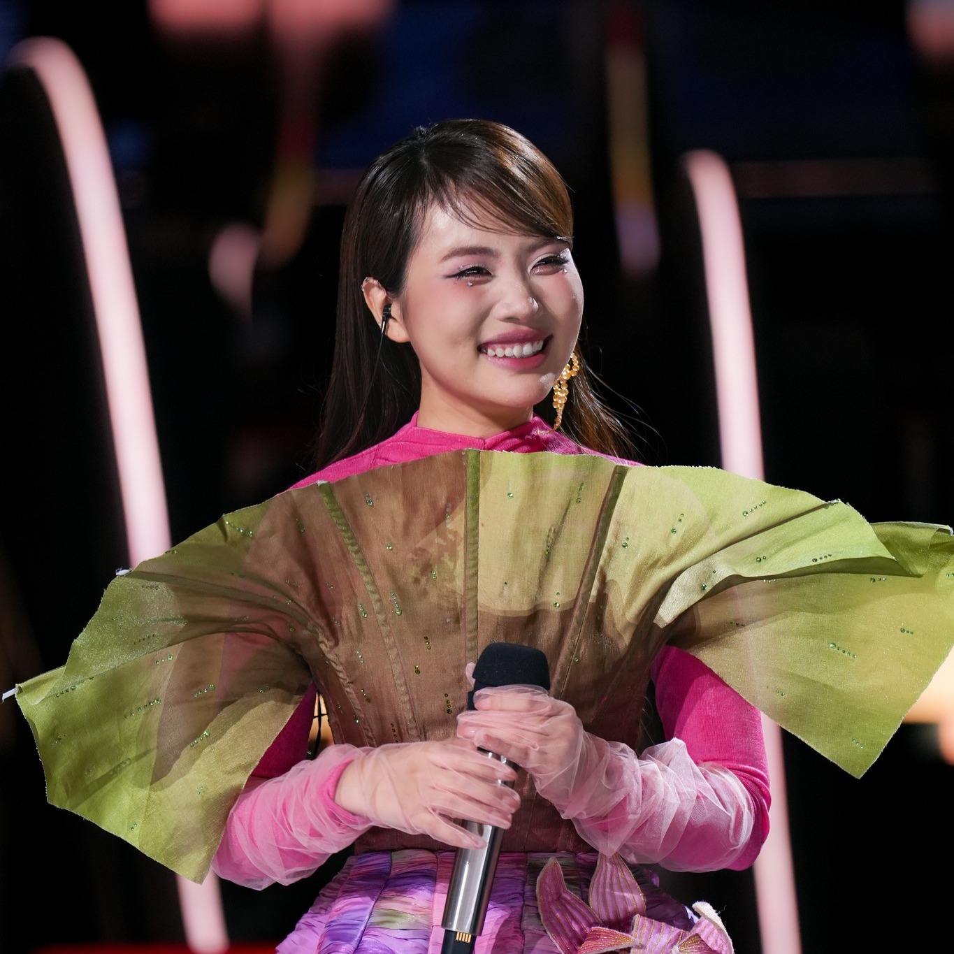 phuong-my-chi-mo-can3-17526405337792133594012.jpg