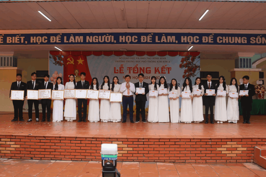 Nữ sinh Ninh Bình đạt thủ khoa khối A00 toàn quốc năm 2025 - Ảnh 3. Nữ sinh Ninh Bình đạt thủ khoa khối A00 toàn quốc năm 2025 - Ảnh 3.