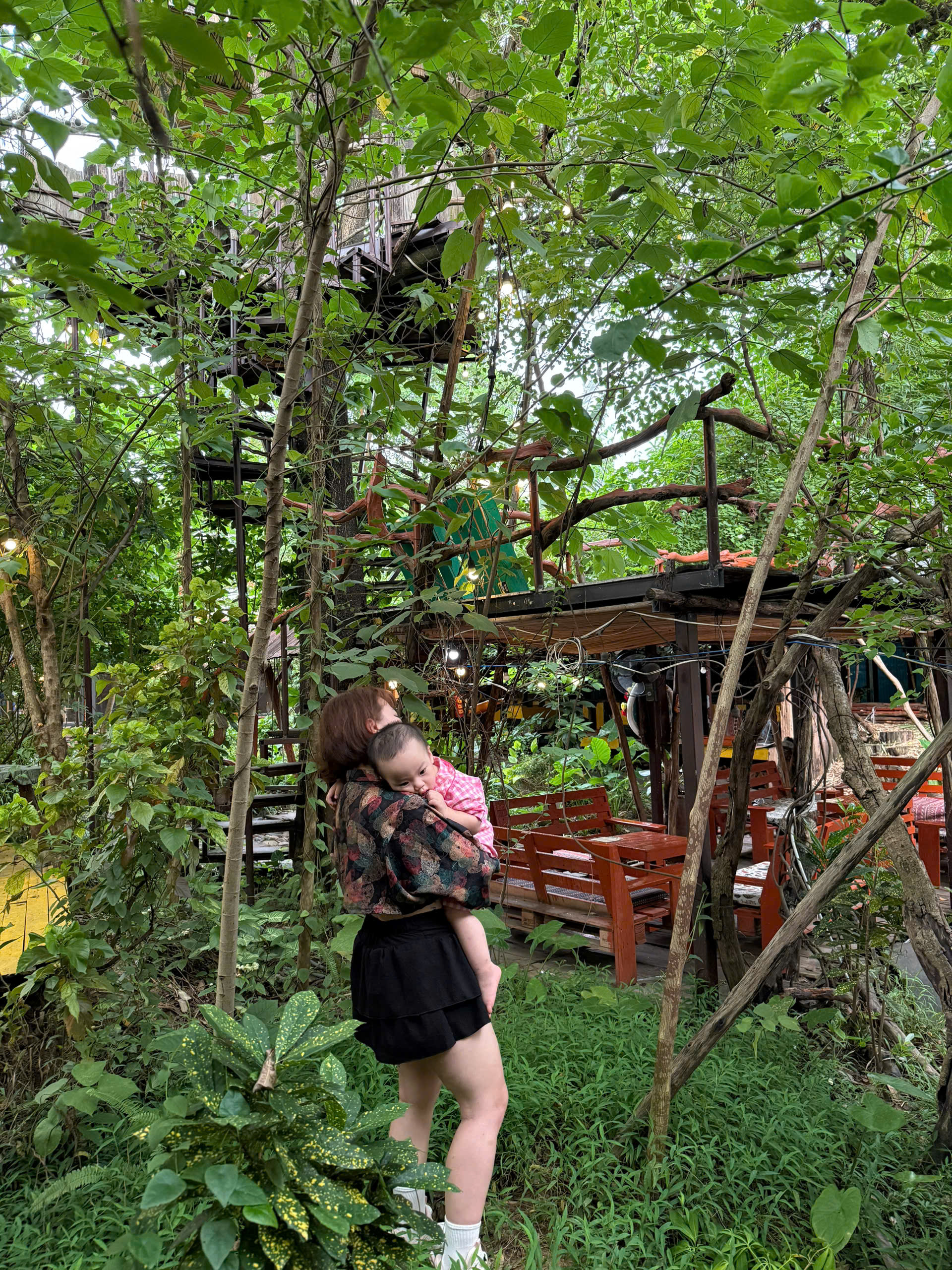 Check quán cafe có suối nước, rừng cây giữa Hà Nội: Bé được trải nghiệm hòa mình cùng thiên nhiên, mẹ chỉ cần giơ máy lên là có ảnh đẹp- Ảnh 17. Check quán cafe có suối nước, rừng cây giữa Hà Nội: Bé được trải nghiệm hòa mình cùng thiên nhiên, mẹ chỉ cần giơ máy lên là có ảnh đẹp- Ảnh 17.