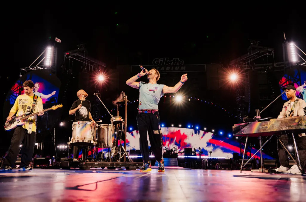 02-coldplay-boston-cr-anna-lee-billboard-1548-1752767672338-1752767673401602611257.jpg