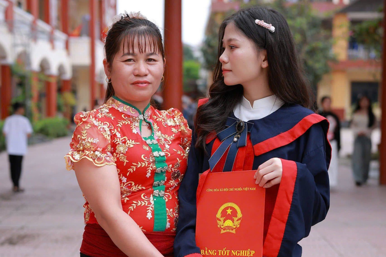 Từ bản làng nghèo, hai nữ sinh Thái vươn lên thành Á khoa toàn quốc - Ảnh 2. Từ bản làng nghèo, hai nữ sinh Thái vươn lên thành Á khoa toàn quốc - Ảnh 2.