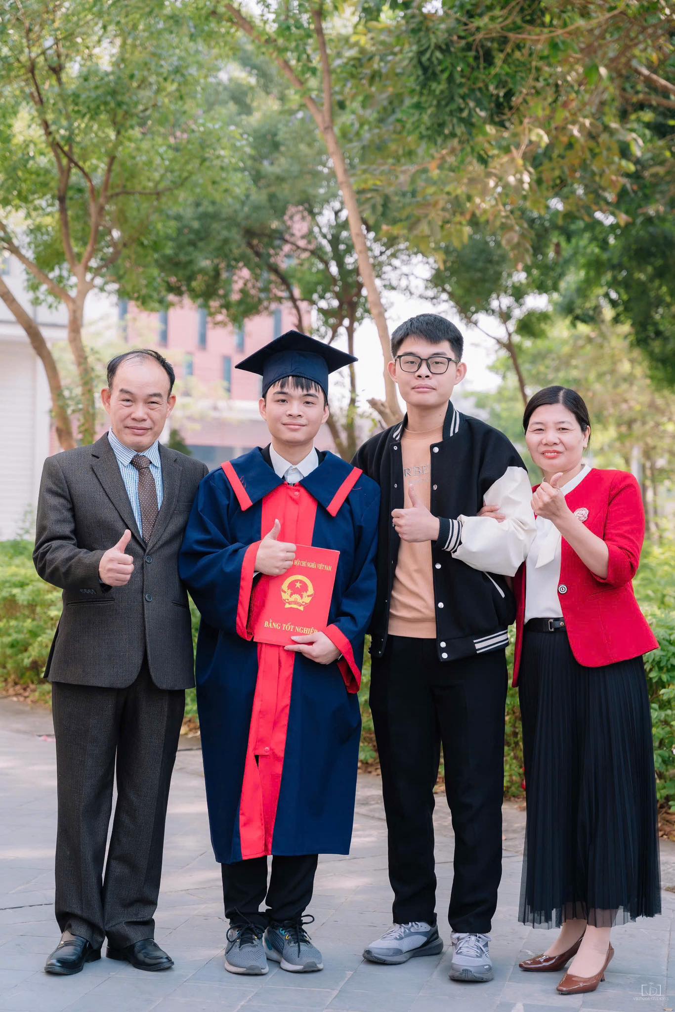 Dàn thủ khoa toàn quốc kỳ thi THPT 2025 là những ai? - Ảnh 8. Dàn thủ khoa toàn quốc kỳ thi THPT 2025 là những ai? - Ảnh 8.