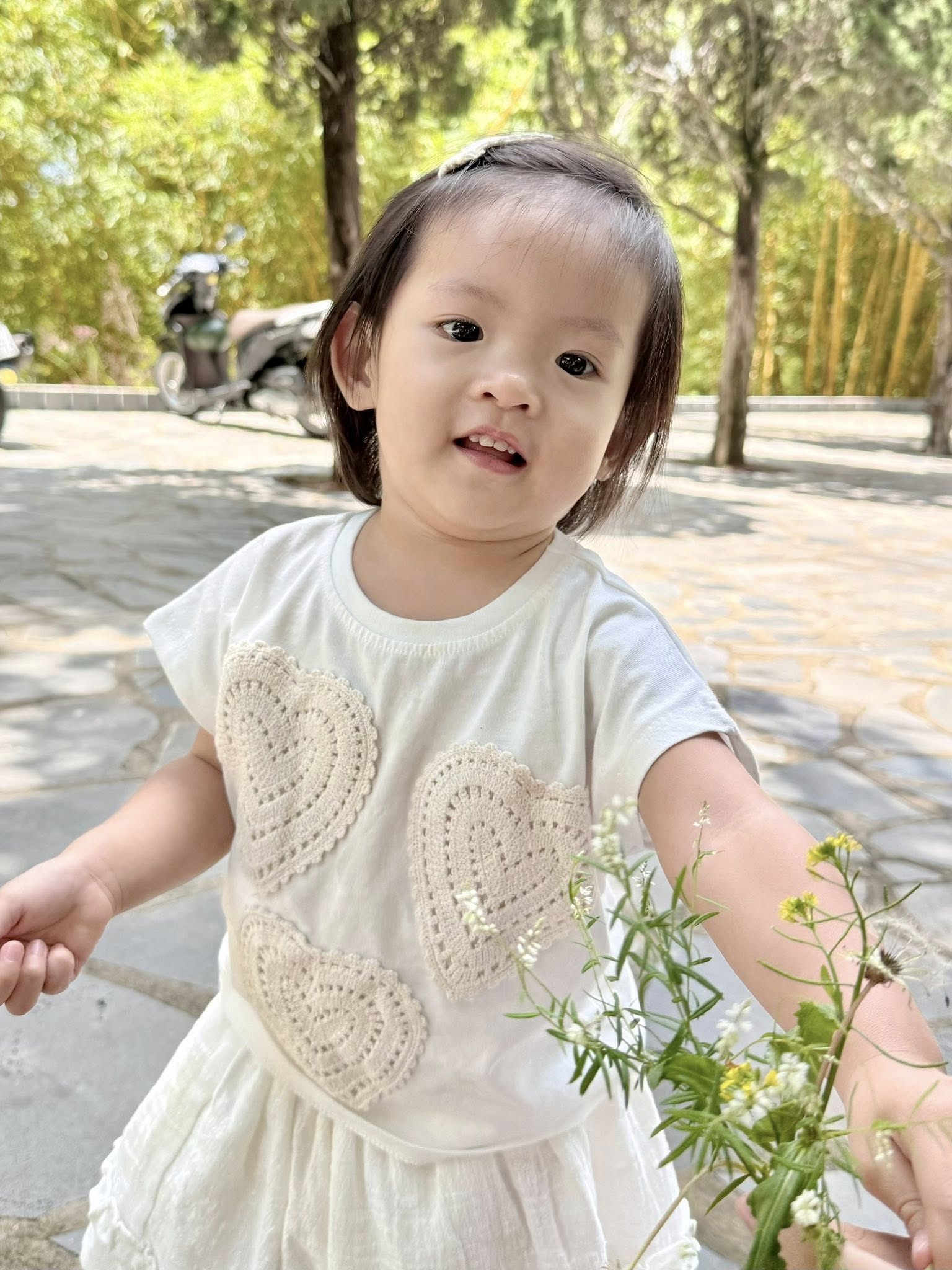 Đẻ được 2 công chúa nhỏ, Á hậu 9X tâm sự nỗi lòng giống y các mẹ bỉm sữa khác- Ảnh 4. Đẻ được 2 công chúa nhỏ, Á hậu 9X tâm sự nỗi lòng giống y các mẹ bỉm sữa khác- Ảnh 4.
