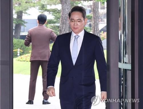 ‘Thái tử’ Samsung Lee Jae-yong thoát án tù - Ảnh 1.