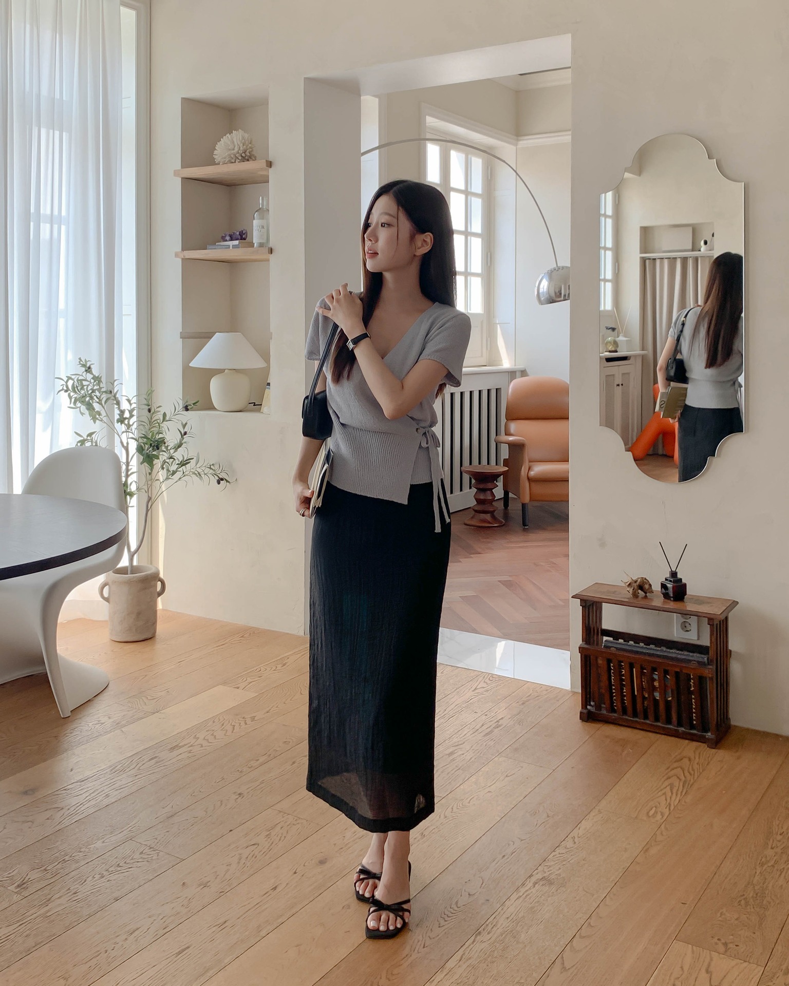 Kiểu chân váy đơn giản mà giờ đi đâu cũng gặp, cứ mặc lên là sang xịn mịn miễn bàn - Ảnh 4.