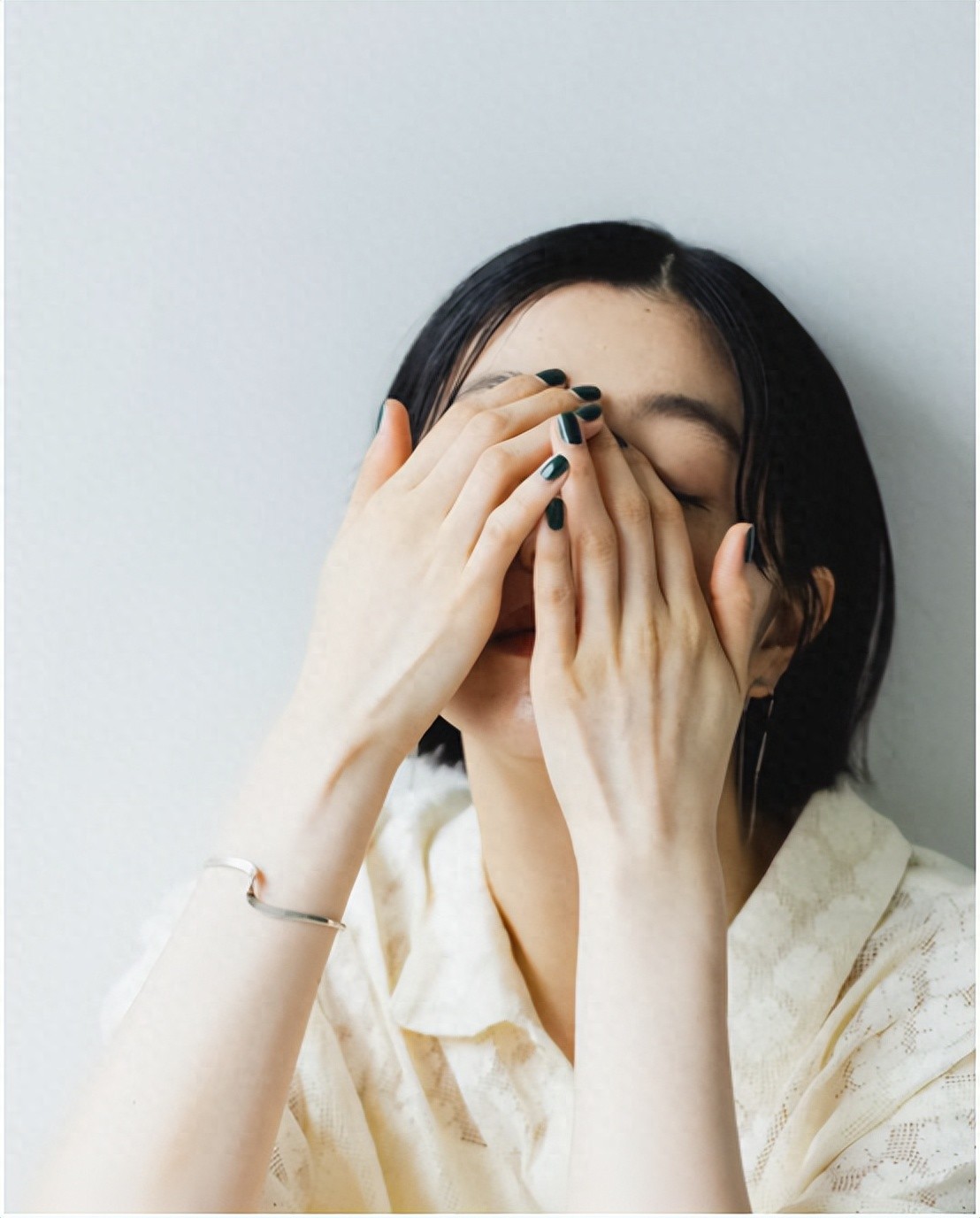 Tôi tưởng mình chỉ vứt đi một chiếc túi, nhưng hóa ra tôi buông bỏ cả cách chi tiêu khiến mình mệt mỏi - Ảnh 1. Tôi tưởng mình chỉ vứt đi một chiếc túi, nhưng hóa ra tôi buông bỏ cả cách chi tiêu khiến mình mệt mỏi - Ảnh 1.