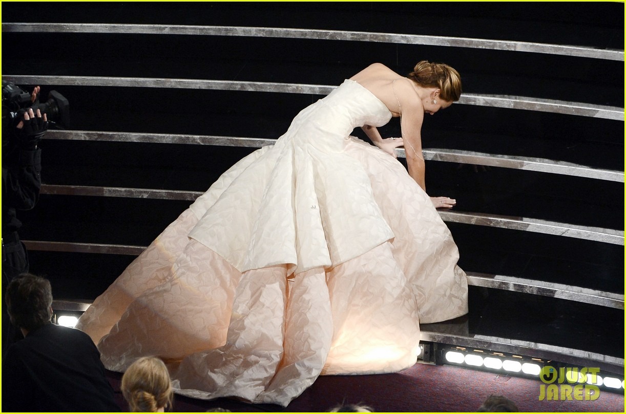 jennifer-lawrence-fall-at-the-os-1752854004655-1752854005091419167060.jpg