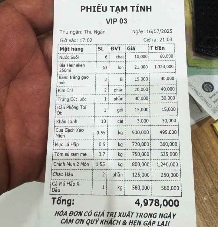 Thực khách phát hiện gián trong món ăn của một nhà hàng có tiếng tại Quy Nhơn - Ảnh 2.