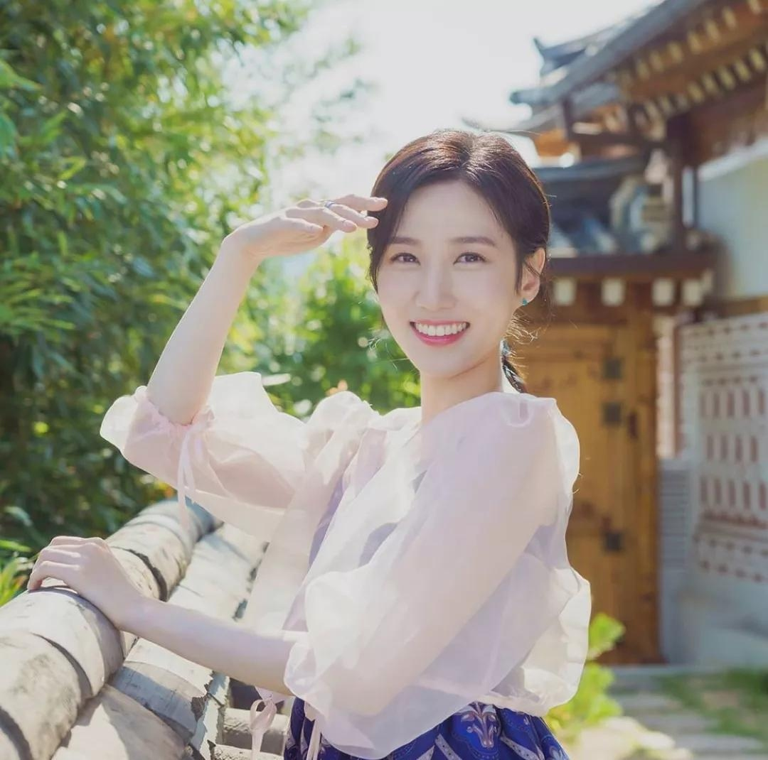 park-eun-bin-doc-than-tu-luc-sin-1752811081638-17528110817511542657830.png