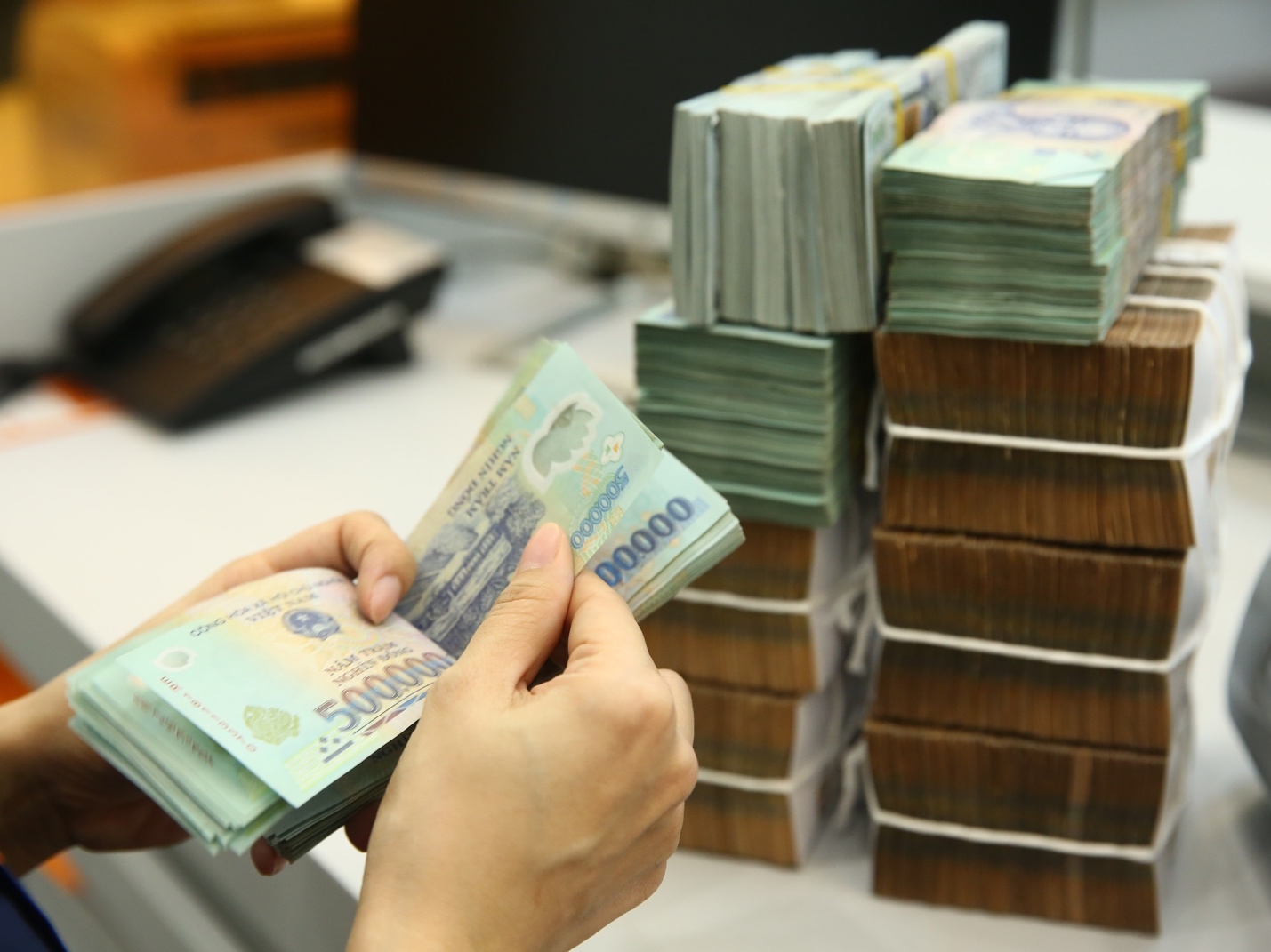 Đề xuất tăng lương tối thiểu vùng từ 1/1/2026: Điều này ảnh hưởng thế nào tới đời sống của bạn?- Ảnh 2. Đề xuất tăng lương tối thiểu vùng từ 1/1/2026: Điều này ảnh hưởng thế nào tới đời sống của bạn?- Ảnh 2.