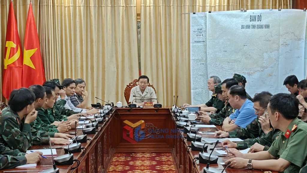 Tìm kiếm nạn nhân vụ tàu du lịch bị đắm trên vịnh Hạ Long - Ảnh 3.