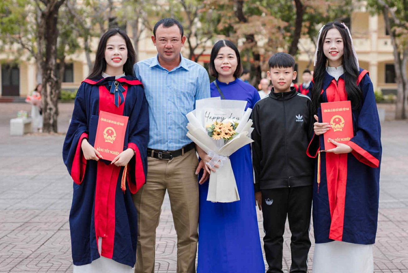 Cặp song sinh vùng cao Nghệ An cùng đạt điểm cao khối C, quyết tâm đổi đời bằng con chữ - Ảnh 2.