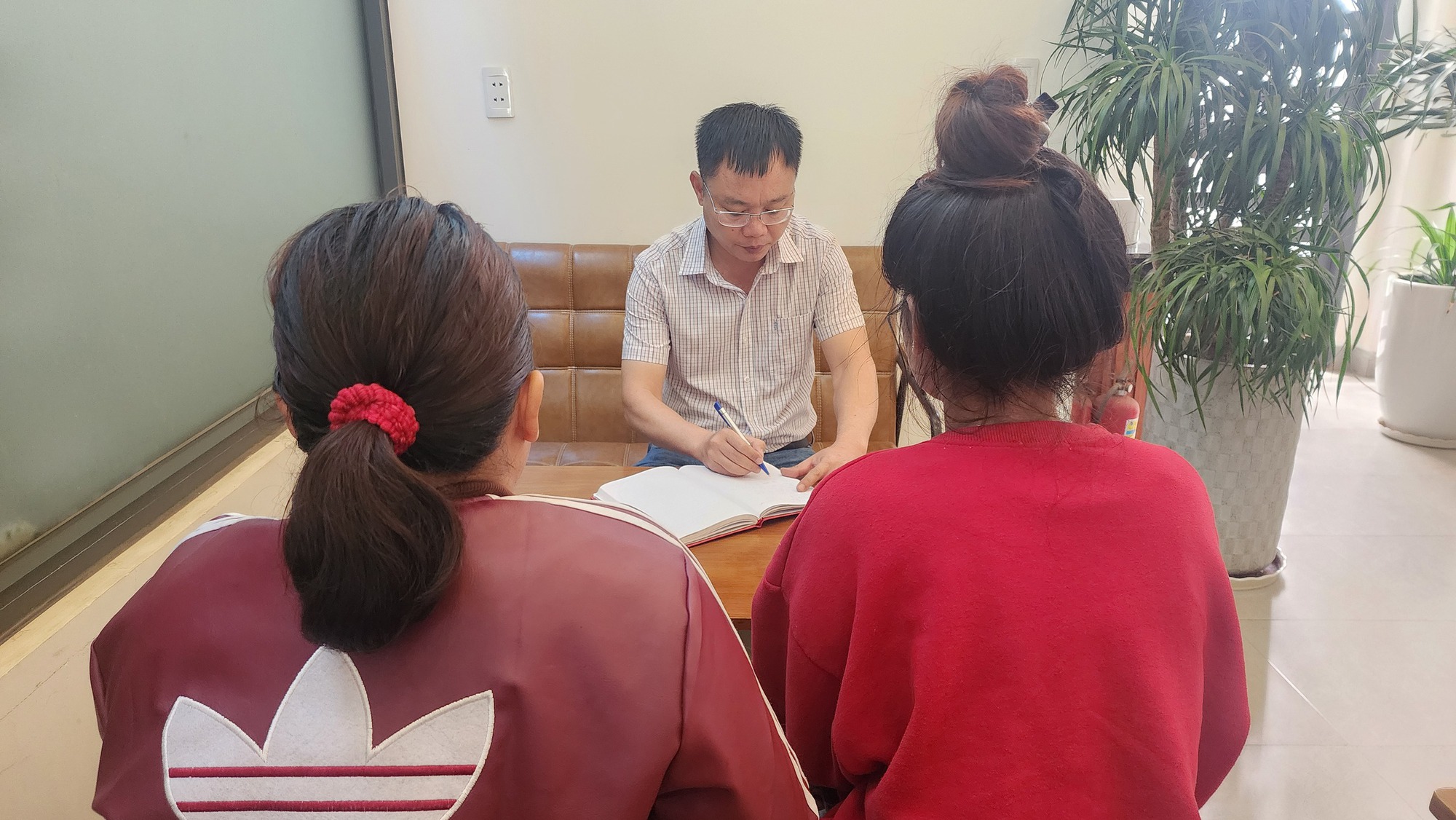 Kết quả tốt nghiệp THPT của 4 học sinh từng "tự nguyện" xin nghỉ học ra sao?- Ảnh 1. Kết quả tốt nghiệp THPT của 4 học sinh từng "tự nguyện" xin nghỉ học ra sao?- Ảnh 1.