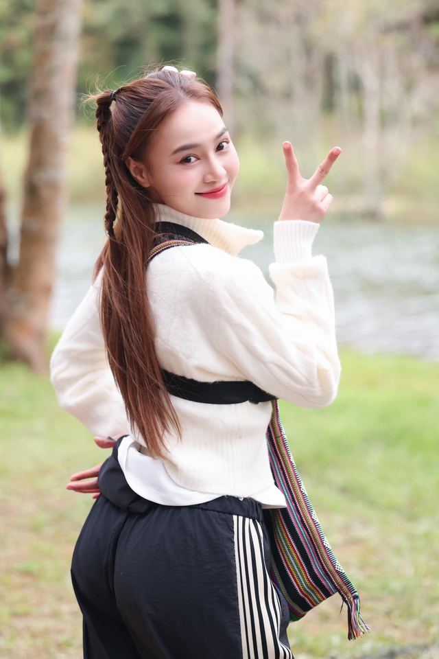 Ninh Dương Lan Ngọc làm được gì sau 2 tháng du học Úc chóng vánh kì lạ? - Ảnh 2. Ninh Dương Lan Ngọc làm được gì sau 2 tháng du học Úc chóng vánh kì lạ? - Ảnh 2.