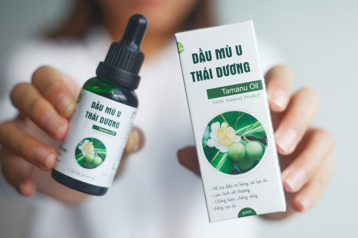 Nhiều lô Dầu mù u Thái Dương kém chất lượng, Bộ Y tế thu hồi khẩn - Ảnh 1.