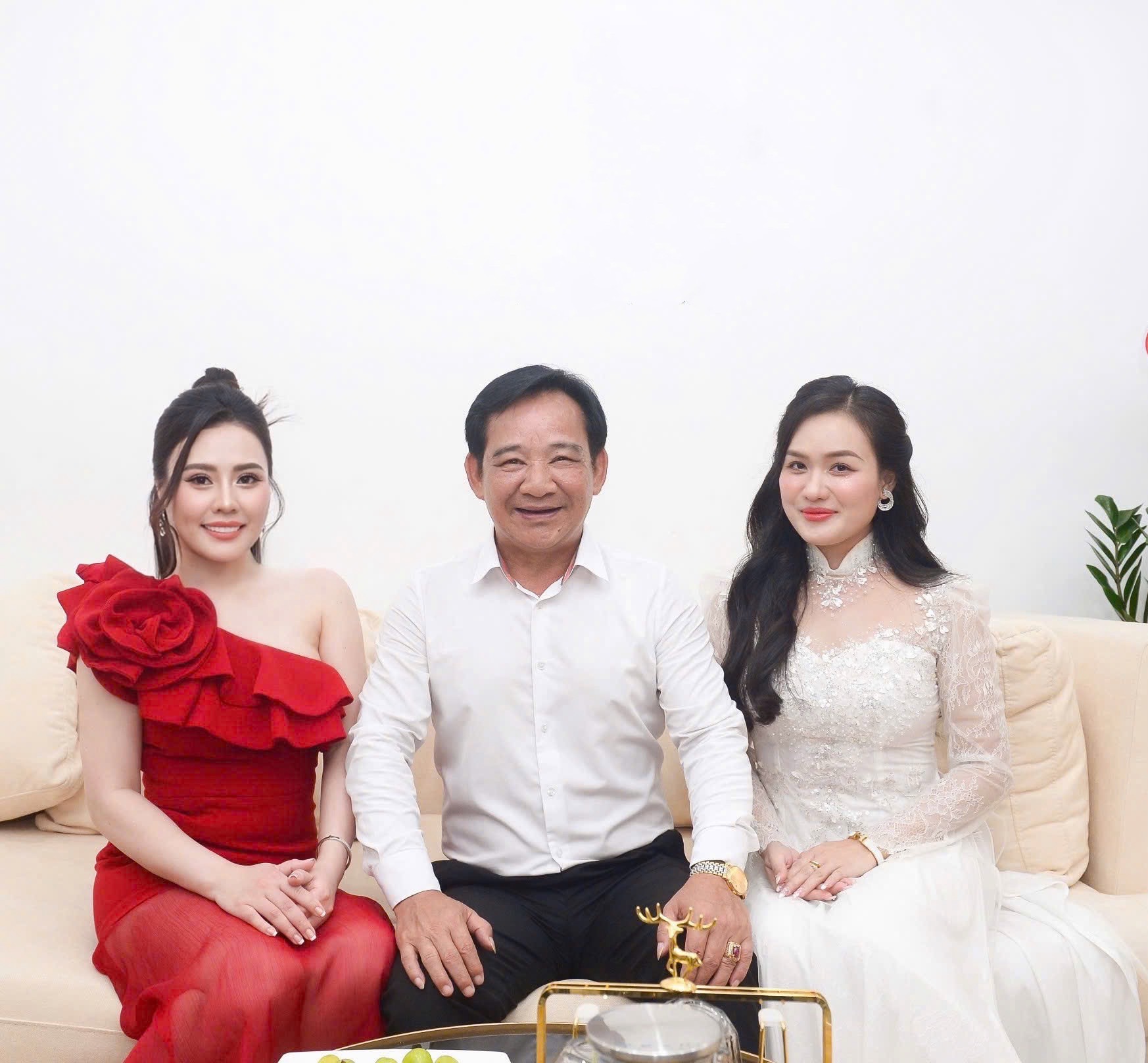 Hoa hậu Phan Kim Oanh hứa "chăm sóc" Quang Tèo trọn đời - Ảnh 1. Hoa hậu Phan Kim Oanh hứa "chăm sóc" Quang Tèo trọn đời - Ảnh 1.