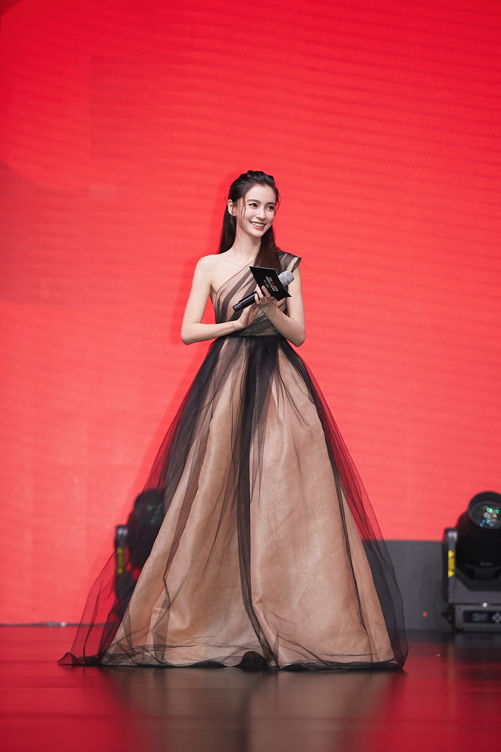 Angelababy: Từ mẫu teen thành nàng thơ Dior, biểu tượng nhan sắc vượt thị phi và lần trở lại ngoạn mục hậu Angelababy: Từ mẫu teen thành nàng thơ Dior, biểu tượng nhan sắc vượt thị phi và lần trở lại ngoạn mục hậu