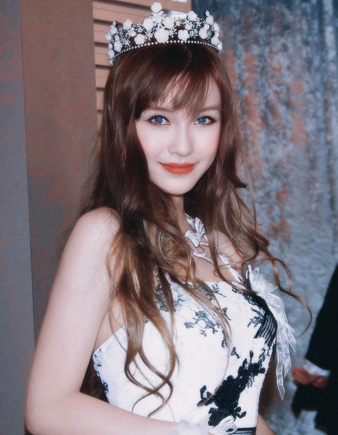 Angelababy: Từ mẫu teen thành nàng thơ Dior, biểu tượng nhan sắc vượt thị phi và lần trở lại ngoạn mục hậu Angelababy: Từ mẫu teen thành nàng thơ Dior, biểu tượng nhan sắc vượt thị phi và lần trở lại ngoạn mục hậu