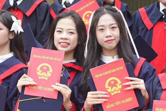 Cặp song sinh vùng cao Nghệ An cùng đạt điểm cao khối C, quyết tâm đổi đời bằng con chữ - Ảnh 1.