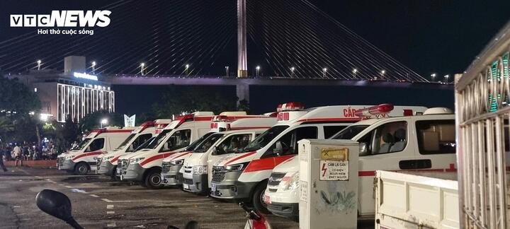 Hình ảnh mới nhất tại hiện trường vụ lật tàu thương tâm trên vịnh Hạ Long - Ảnh 9. Hình ảnh mới nhất tại hiện trường vụ lật tàu thương tâm trên vịnh Hạ Long - Ảnh 9.