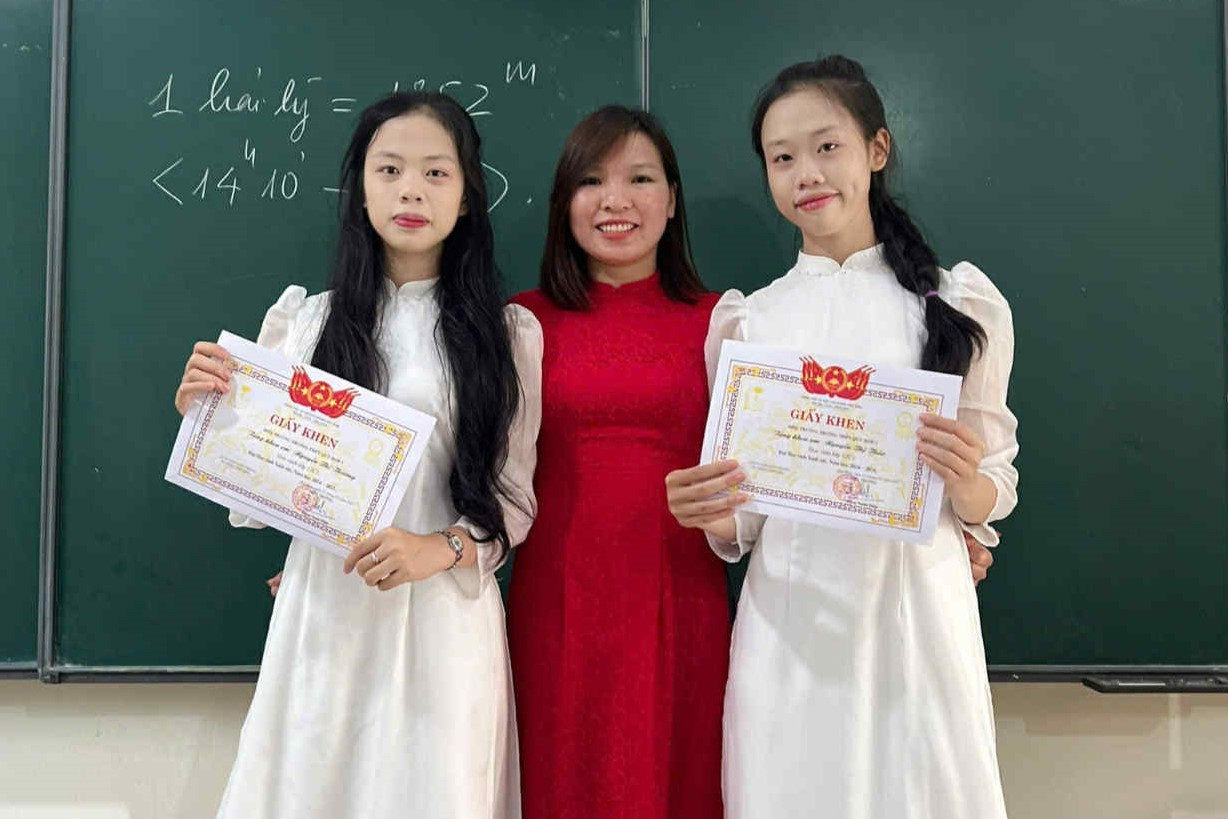 Cặp song sinh vùng cao Nghệ An cùng đạt điểm cao khối C, quyết tâm đổi đời bằng con chữ - Ảnh 3.