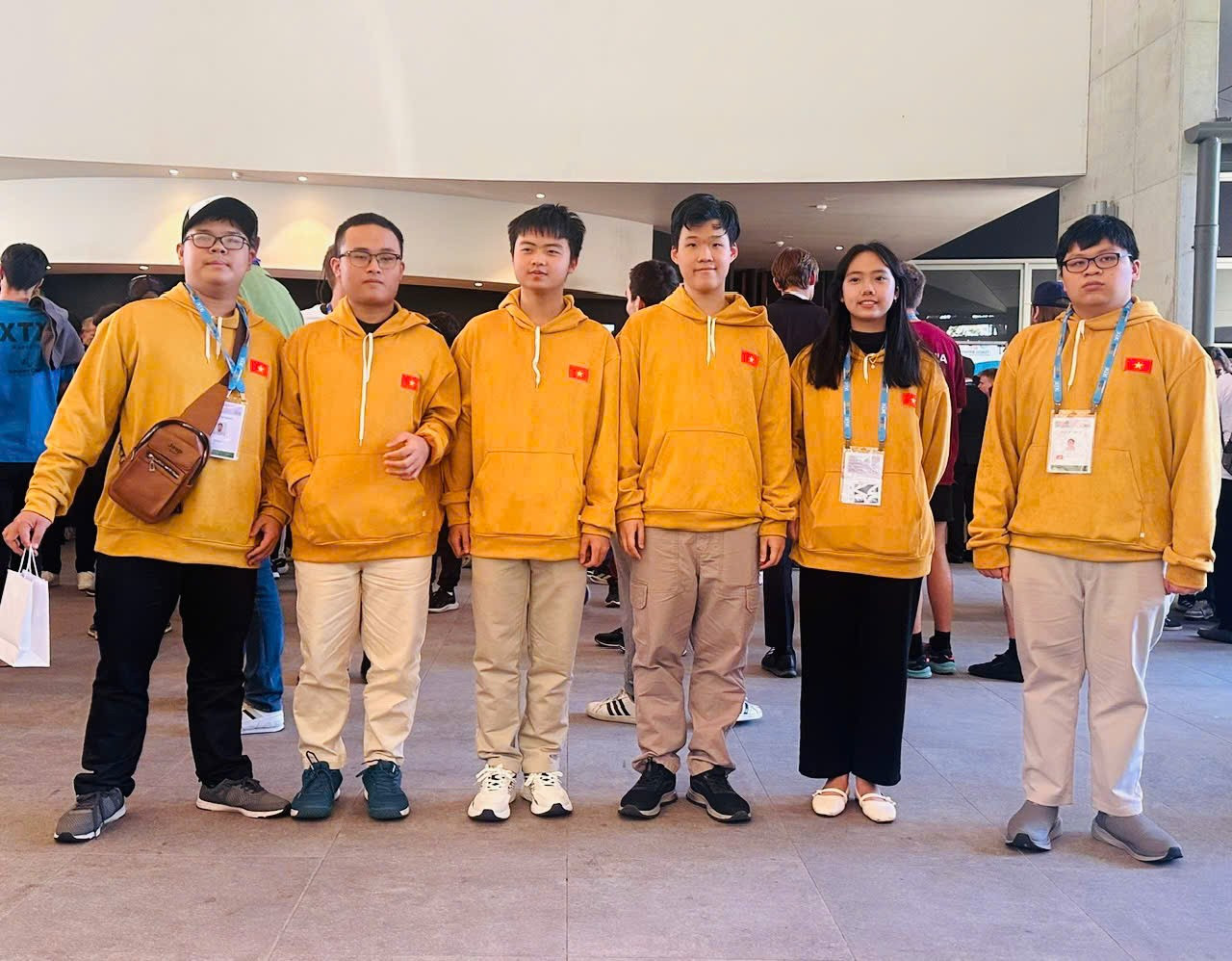 Học sinh Việt Nam thắng lớn với 6 huy chương tại Olympic Toán quốc tế - Ảnh 1.