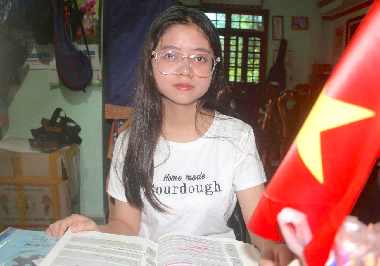 Nữ sinh mồ côi ở Đà Nẵng đạt 29 điểm khối C00 mơ thành cô giáo dạy Văn - Ảnh 3.