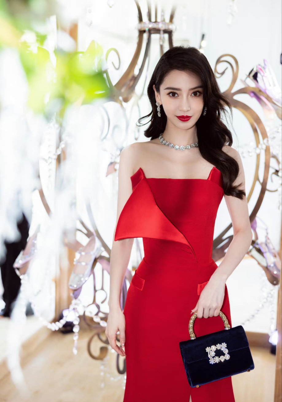 Angelababy: Từ mẫu teen thành nàng thơ Dior, biểu tượng nhan sắc vượt thị phi và lần trở lại ngoạn mục hậu Angelababy: Từ mẫu teen thành nàng thơ Dior, biểu tượng nhan sắc vượt thị phi và lần trở lại ngoạn mục hậu
