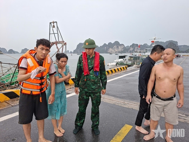 Hình ảnh mới nhất tại hiện trường vụ lật tàu thương tâm trên vịnh Hạ Long - Ảnh 14. Hình ảnh mới nhất tại hiện trường vụ lật tàu thương tâm trên vịnh Hạ Long - Ảnh 14.