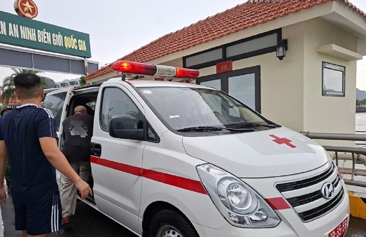 Hình ảnh mới nhất tại hiện trường vụ lật tàu thương tâm trên vịnh Hạ Long - Ảnh 15. Hình ảnh mới nhất tại hiện trường vụ lật tàu thương tâm trên vịnh Hạ Long - Ảnh 15.