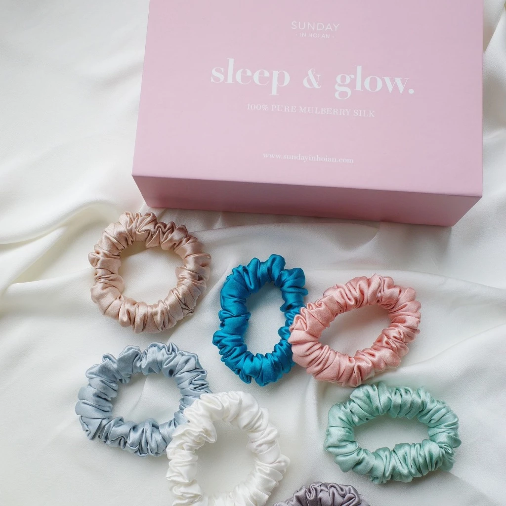 Dây buộc tóc lụa có gì đặc biệt mà Jennie, Lisa sắm cả 1 bộ sưu tập - Ảnh 15. Dây buộc tóc lụa có gì đặc biệt mà Jennie, Lisa sắm cả 1 bộ sưu tập - Ảnh 15.