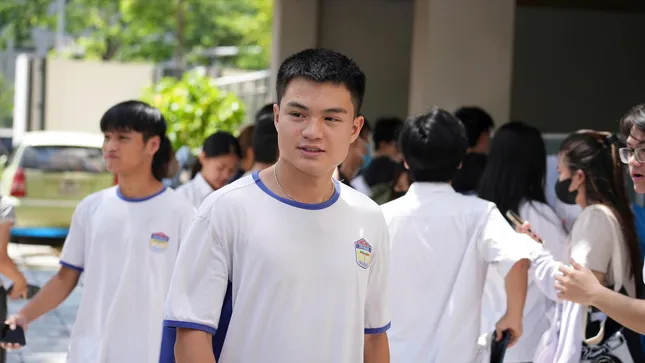 Vì sao ra đề thi khó như 'lên trời'? - Ảnh 1.