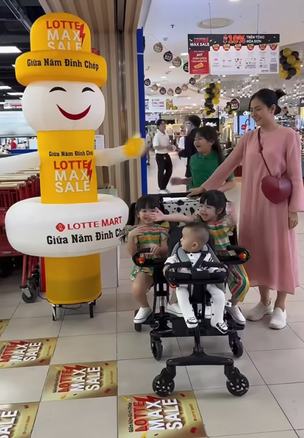 Mẹ bỉm 4 con Vân Trang sử dụng 1 chiếc siêu xe độc - dị - lạ nhưng cũng rất ngon - bổ - rẻ cho các bạn nhỏ nhà mình- Ảnh 5.
