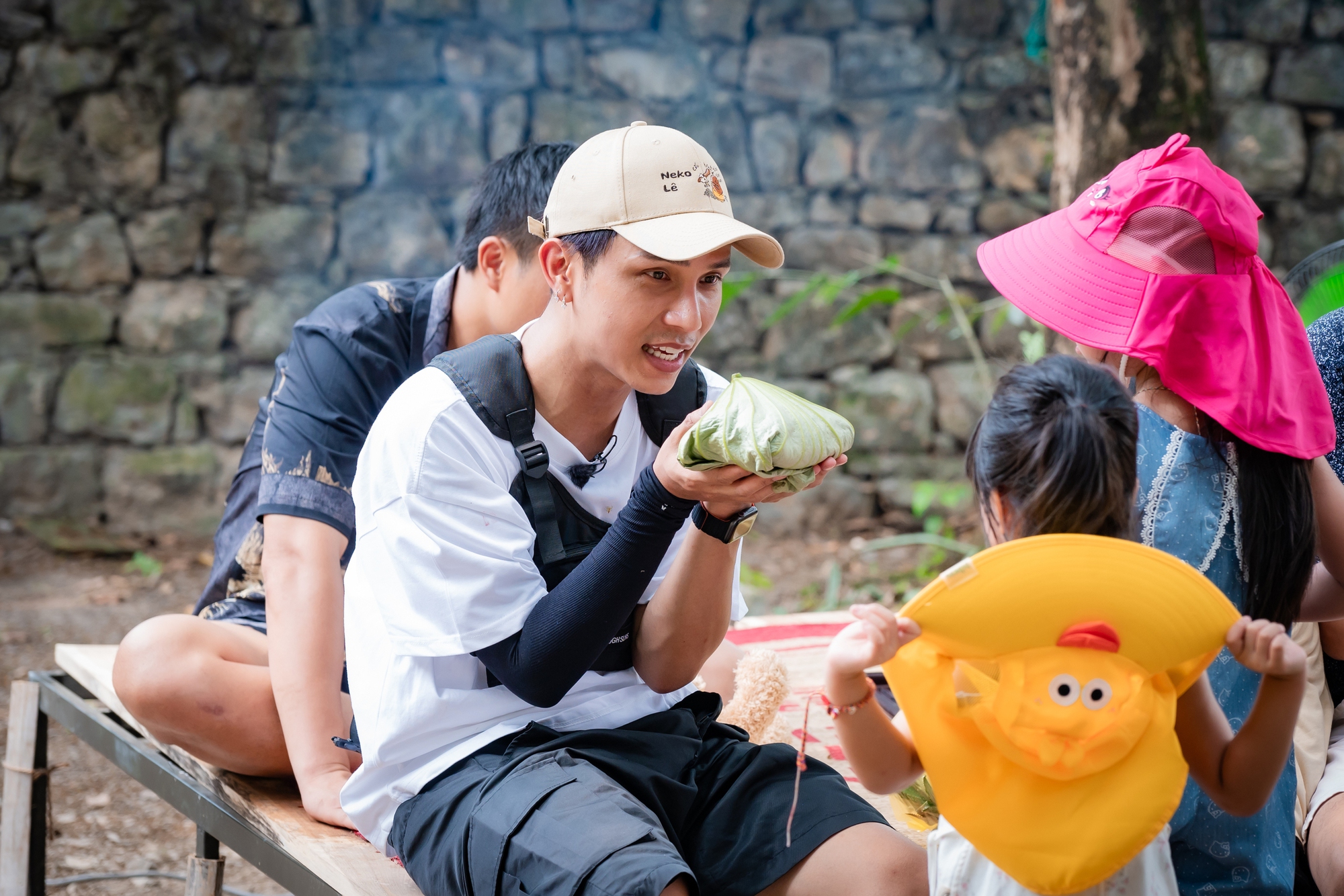 2 bình rượu mơ bất ngờ 2 bình rượu mơ bất ngờ