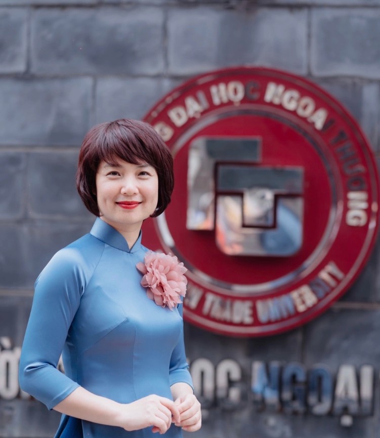 Cựu nữ sinh trở thành tân hiệu trưởng ĐH Ngoại thương, từng gây &quot;bão&quot; với bức thư gửi hàng triệu sĩ tử: &quot;Một vùng biển lặng không tạo ra được thủy thủ giỏi&quot; - Ảnh 1.