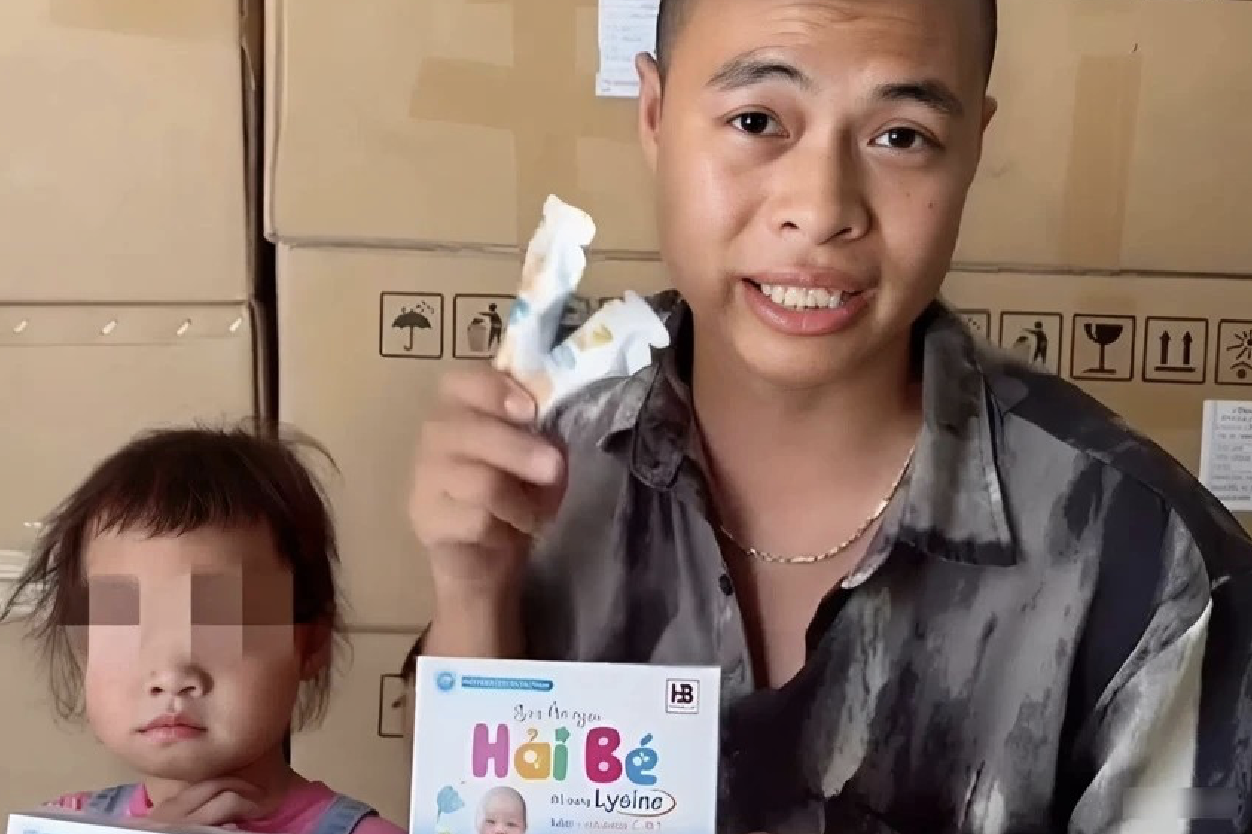 Vụ &quot;Siro ăn ngon Hải Bé&quot;: Đối tượng học hết cấp 3, thu nhập 300 - 400 triệu đồng/tháng - Ảnh 1.