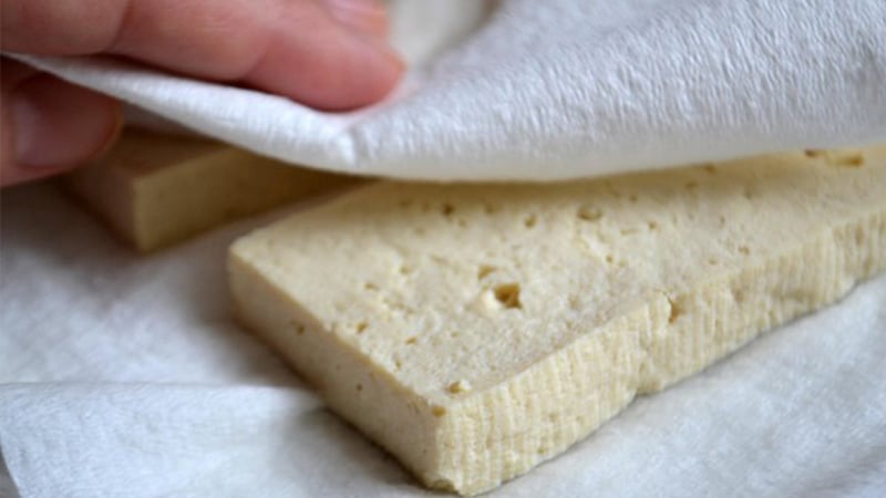 Rán đậu đừng cho ngay vào chảo, thêm 2 bước đậu vàng giòn, không lo vỡ nát- Ảnh 2.