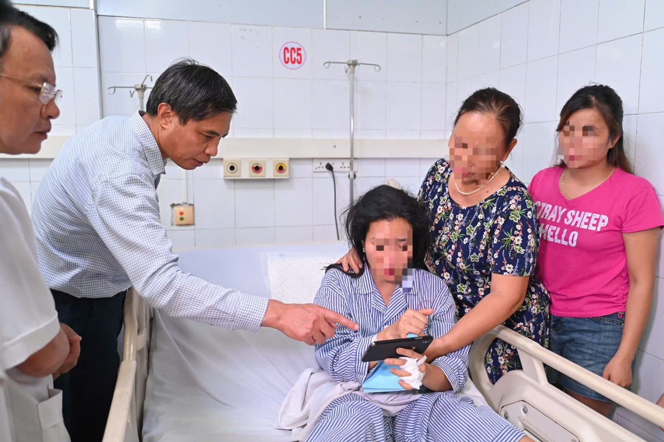 Lời kể của những người sống sót sau vụ lật tàu ở vịnh Hạ Long - Ảnh 1. Lời kể của những người sống sót sau vụ lật tàu ở vịnh Hạ Long - Ảnh 1.