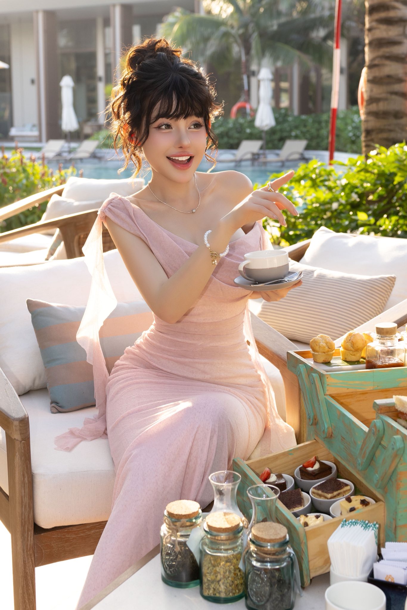 Ngao ngán vì hình ảnh phản cảm của DJ Ngân 98- Ảnh 3. Ngao ngán vì hình ảnh phản cảm của DJ Ngân 98- Ảnh 3.