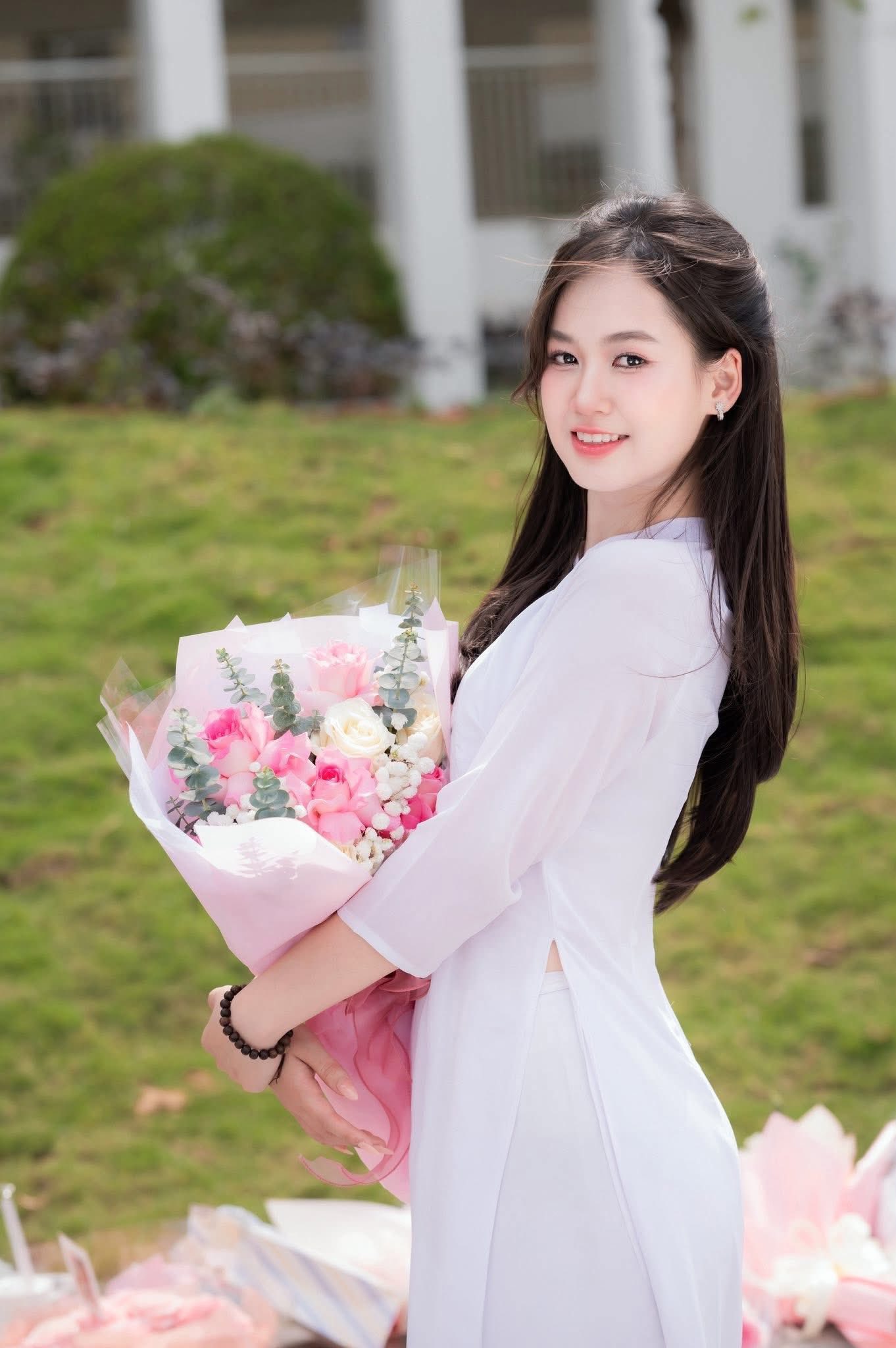 Ngôi trường hơn 450 tỷ của thủ khoa xinh nhất mùa thi tốt nghiệp THPT 2025: &quot;Đỉnh&quot; từ cơ sở vật chất đến chất lượng giáo dục - Ảnh 1.