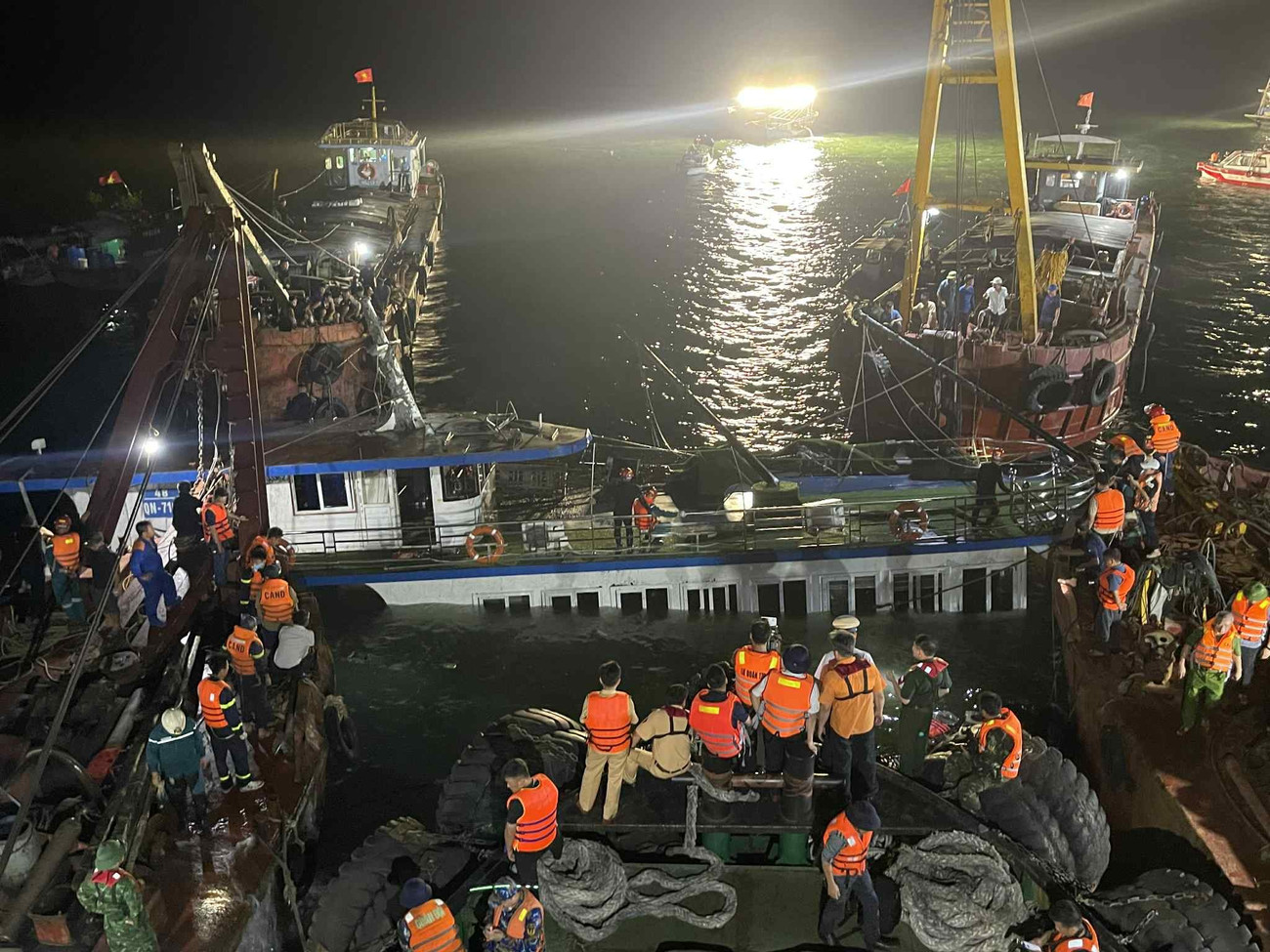 Hướng dẫn an toàn và tự cứu sinh trên biển - Bài chia sẻ &quot;ai cũng nên đọc&quot; của đội trưởng FAS Angel Phạm Quốc Việt - Ảnh 1.