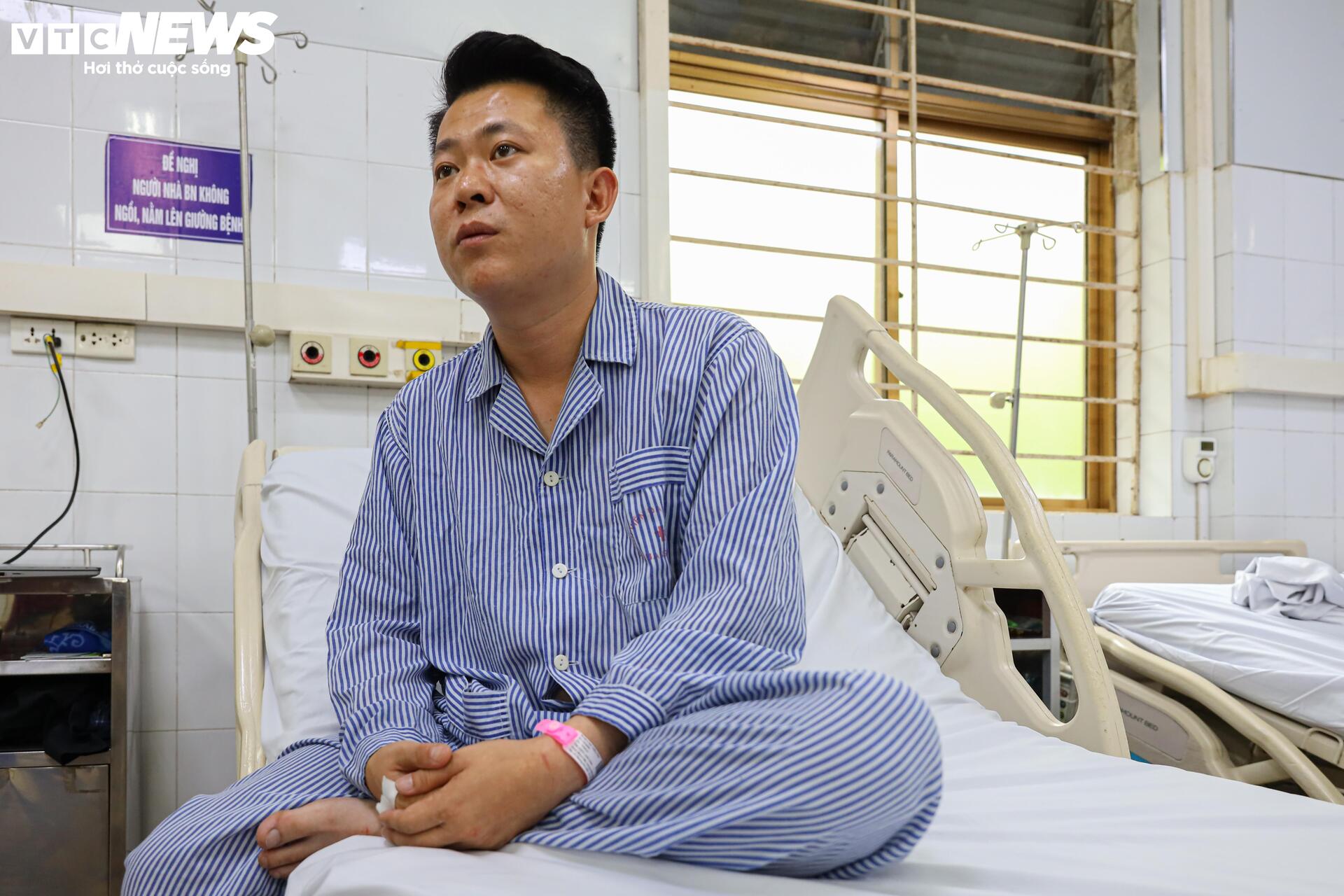 Nạn nhân vụ lật tàu: 'Tôi cùng 2 người bám vào ghế gỗ hơn 3 tiếng trên biển' - Ảnh 6.