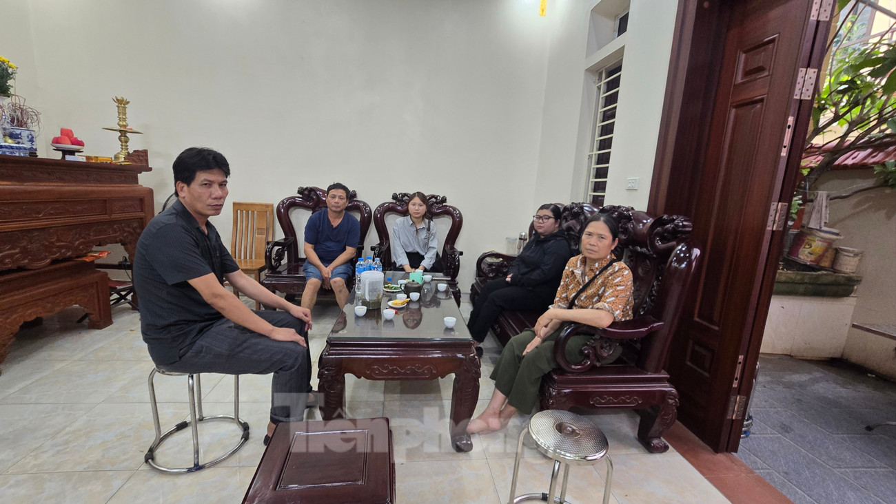 Vụ lật tàu: Tang thương một xóm có hai gia đình với 6 nạn nhân gặp nạn - Ảnh 1. Vụ lật tàu: Tang thương một xóm có hai gia đình với 6 nạn nhân gặp nạn - Ảnh 1.