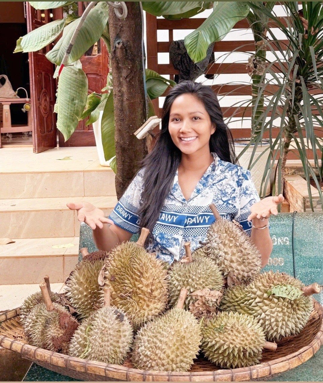 Bị chê kém sắc lúc mang bầu, Hoa hậu H’Hen Niê nói gì?- Ảnh 1. Bị chê kém sắc lúc mang bầu, Hoa hậu H’Hen Niê nói gì?- Ảnh 1.