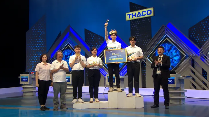 Chủ nhân của cầu truyền hình Chung kết năm Đường Lên Đỉnh Olympia 25 thứ 3 LỘ DIỆN - Ảnh 3. Chủ nhân của cầu truyền hình Chung kết năm Đường Lên Đỉnh Olympia 25 thứ 3 LỘ DIỆN - Ảnh 3.