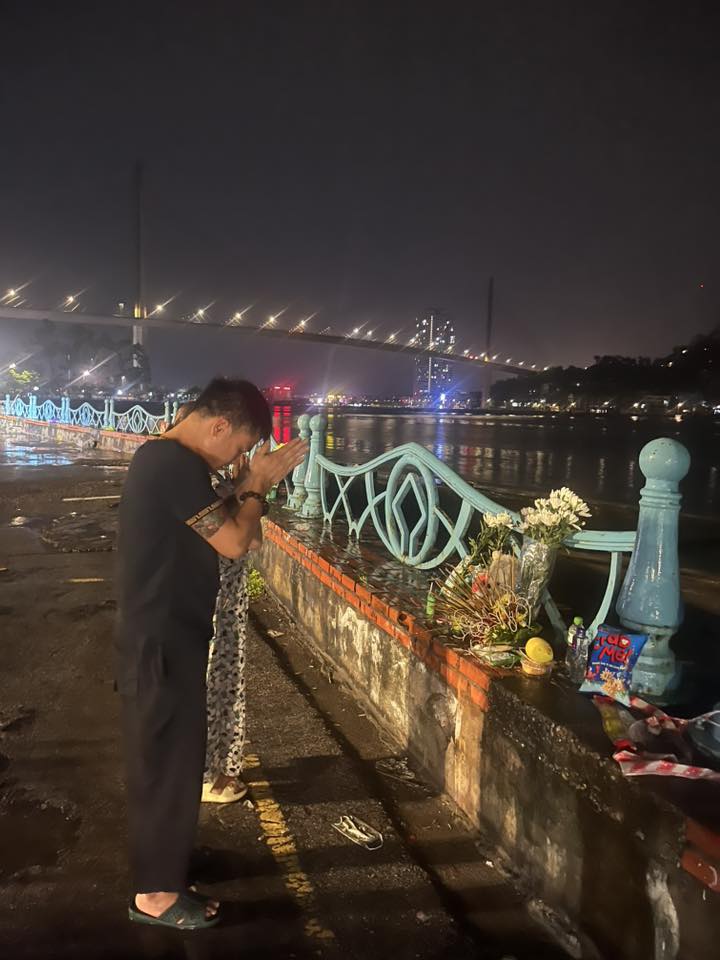 Tìm thấy thi thể bé trai gần đảo Ti Tốp: Cộng đồng mạng động viên gia đình, cầu mong là bé trai trong vụ lật tàu - Ảnh 2. Tìm thấy thi thể bé trai gần đảo Ti Tốp: Cộng đồng mạng động viên gia đình, cầu mong là bé trai trong vụ lật tàu - Ảnh 2.