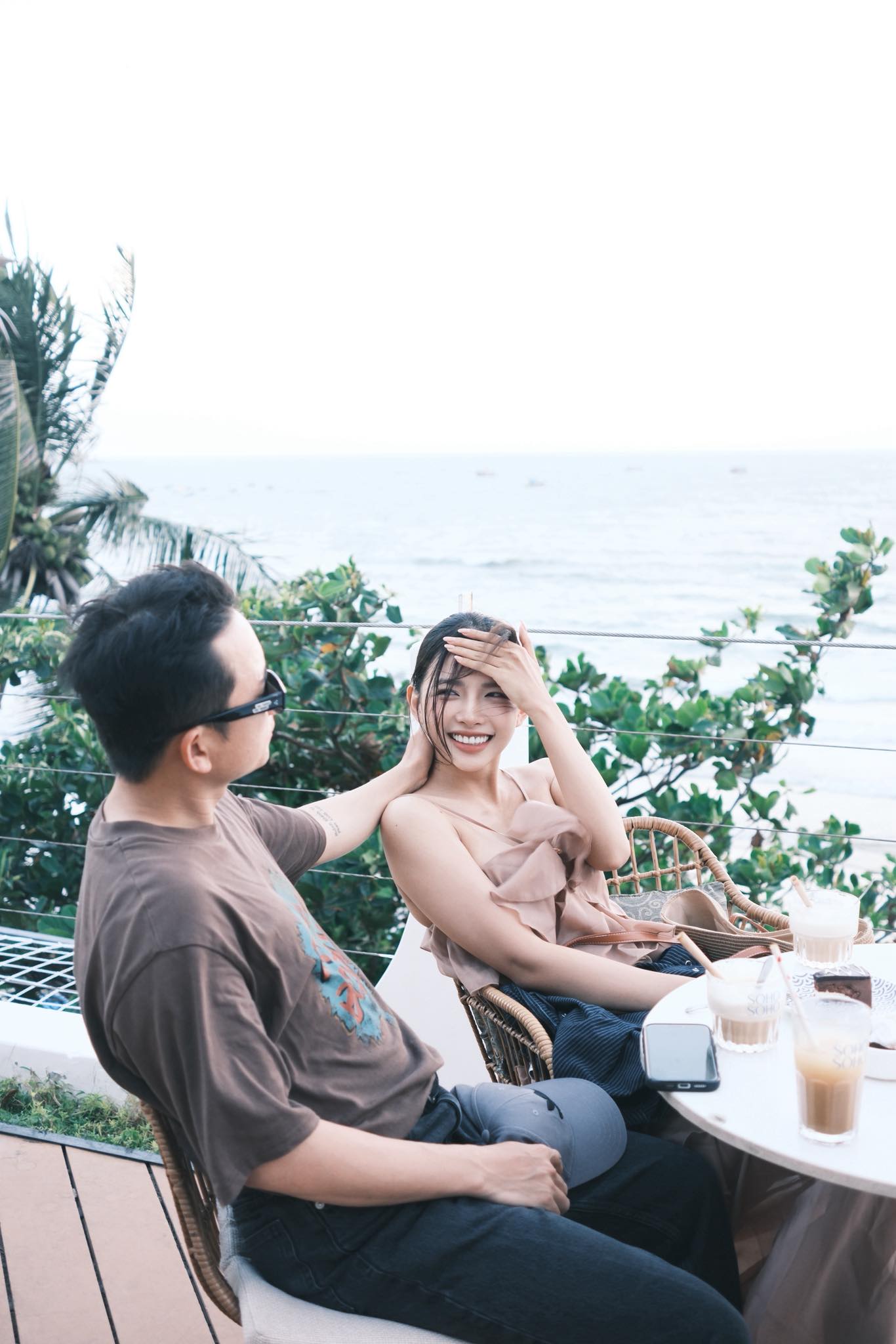 Vợ nhạc sĩ hot hàng đầu Vbiz: "Em đến với chồng vì tài năng, ở lại vì tiền, đồn phải đồn rõ ràng" - Ảnh 2. Vợ nhạc sĩ hot hàng đầu Vbiz: "Em đến với chồng vì tài năng, ở lại vì tiền, đồn phải đồn rõ ràng" - Ảnh 2.
