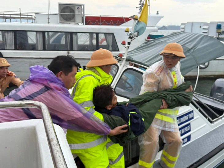 Các nạn nhân trong vụ lật tàu du lịch trên vịnh Hạ Long sẽ được nhận tiền bảo hiểm- Ảnh 1. Các nạn nhân trong vụ lật tàu du lịch trên vịnh Hạ Long sẽ được nhận tiền bảo hiểm- Ảnh 1.