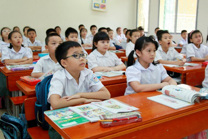Nhiều địa phương cho học sinh, sinh viên tạm nghỉ học tránh bão Wipha - Ảnh 1. Nhiều địa phương cho học sinh, sinh viên tạm nghỉ học tránh bão Wipha - Ảnh 1.